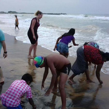 Sugandi Inn Kochchikade Bagian luar foto