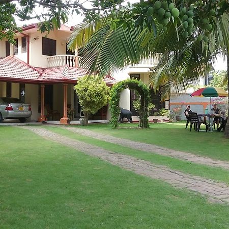 Sugandi Inn Kochchikade Bagian luar foto