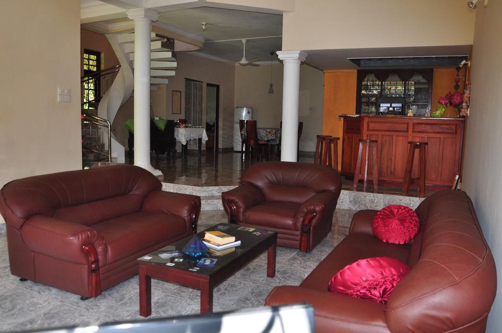Sugandi Inn Kochchikade Bagian luar foto