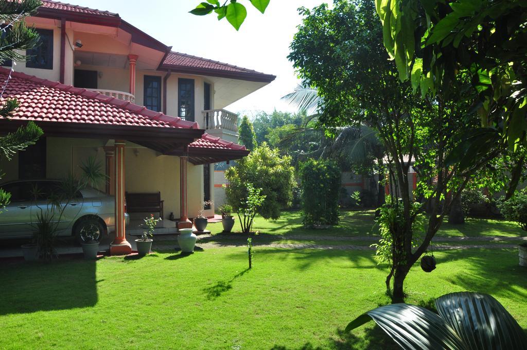 Sugandi Inn Kochchikade Bagian luar foto