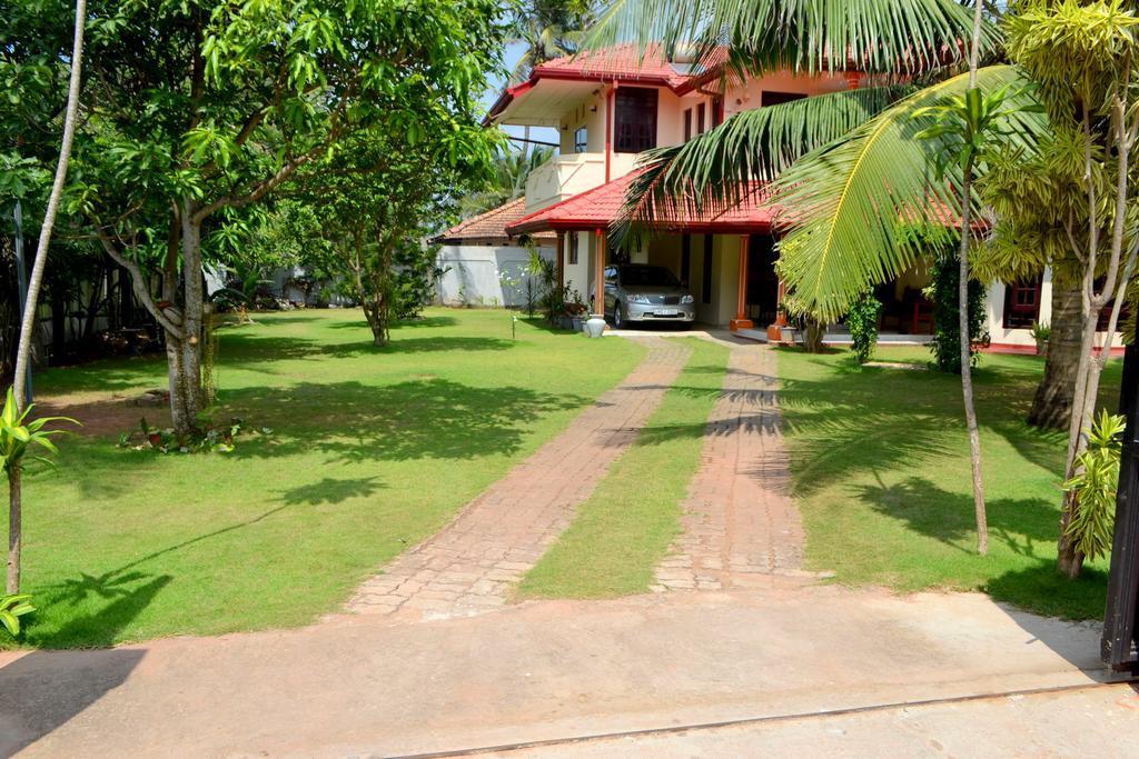 Sugandi Inn Kochchikade Bagian luar foto