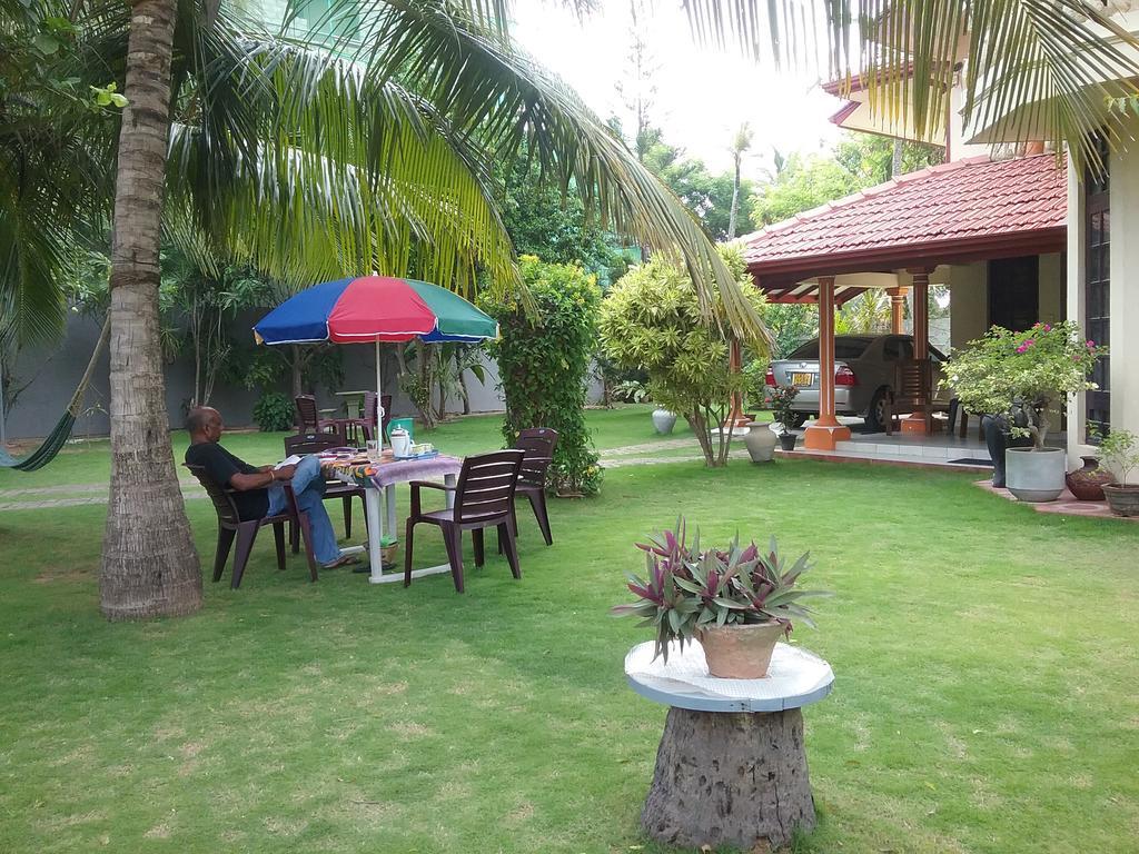 Sugandi Inn Kochchikade Bagian luar foto