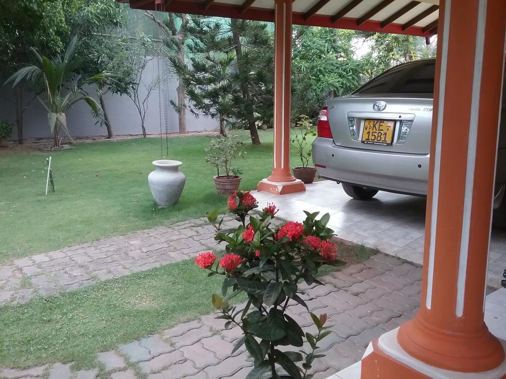 Sugandi Inn Kochchikade Bagian luar foto