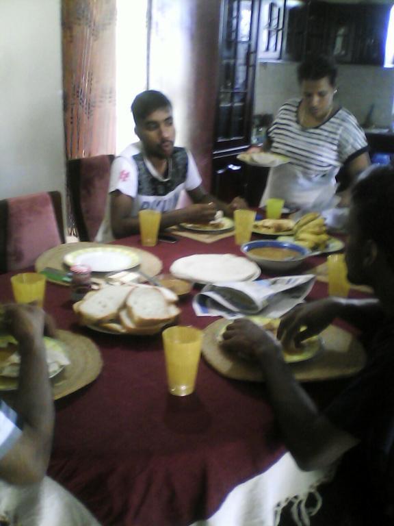Sugandi Inn Kochchikade Bagian luar foto