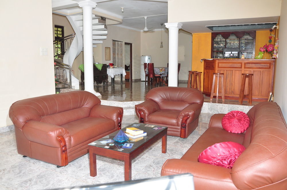 Sugandi Inn Kochchikade Bagian luar foto