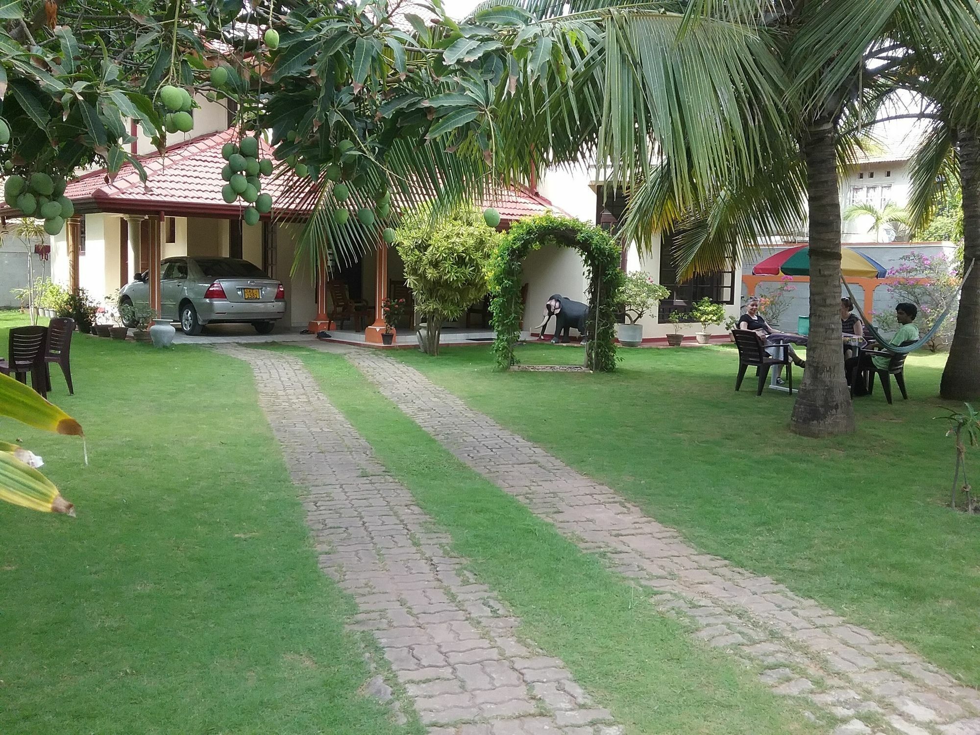 Sugandi Inn Kochchikade Bagian luar foto